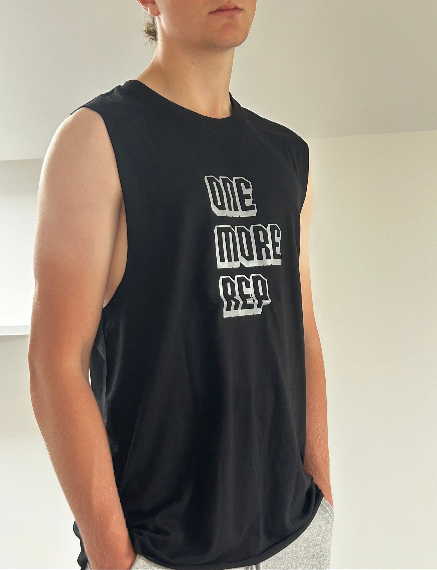 'One More Rep' men's sleeveless T-shirt